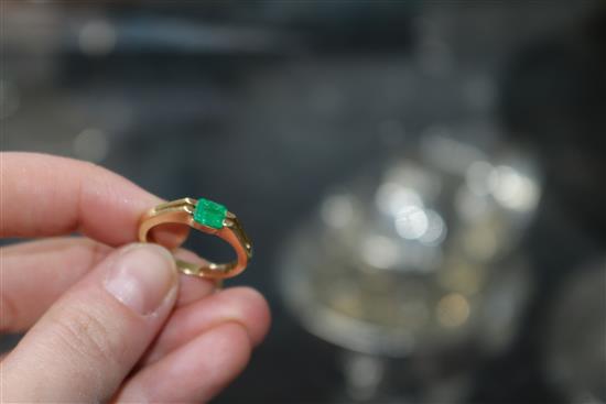 An 18k and solitaire emerald ring, size O/P.